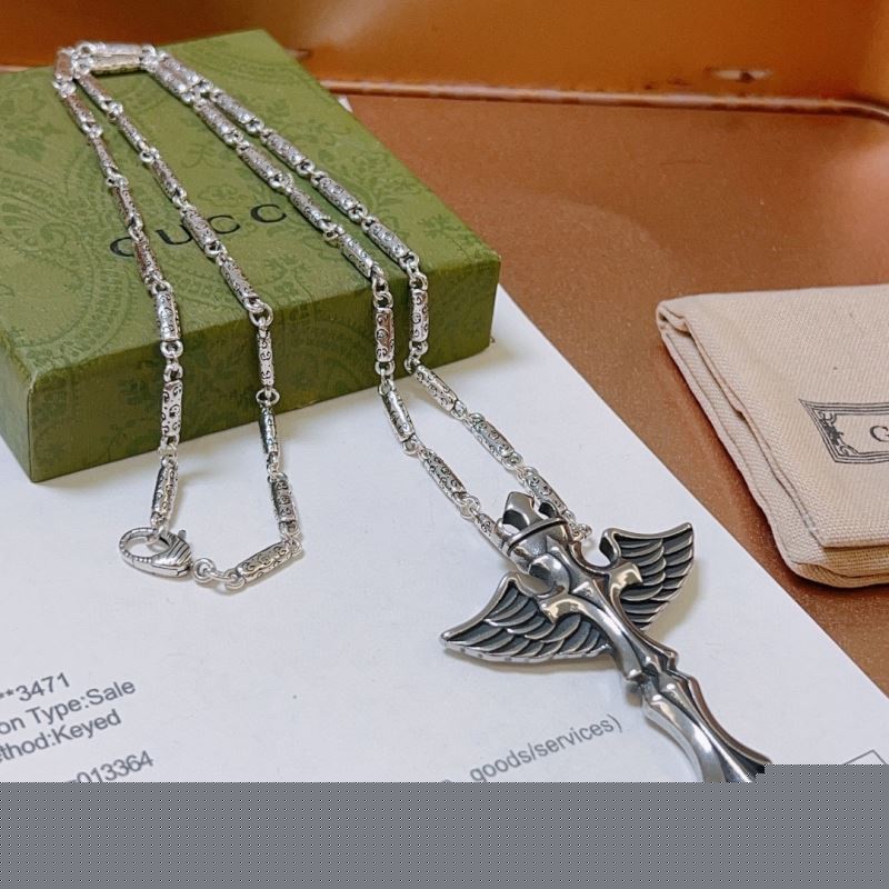 G*u*i necklaces